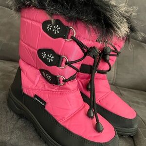 Girl’s snow boots